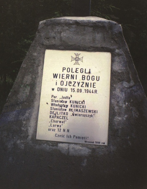 Bobrowicze, mogiła AK-owców poległych w walce z NKWD 14 września 1944 r. Fot. ze zbiorów autora
