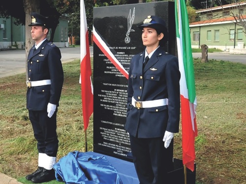 Brindisi – tablica poświęcona cichociemnym oraz polskim i alianckim lotnikom