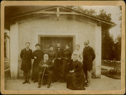 Maria Chełkowska (w górnym rzędzie, trzecia od prawej) wraz z rodziną, Buchwałd (obecnie Bukowo), 15 września 1895 r.