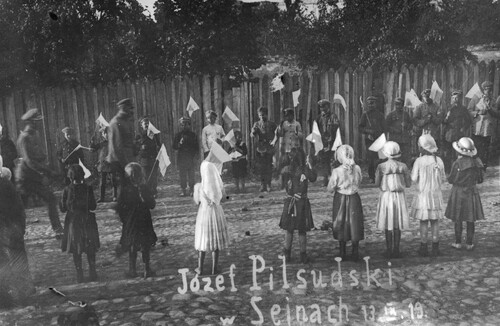 Sejneńskie dzieci witają Naczelnika Państwa Józefa Piłsudskiego, 14 września 1919 r. Ze zbiorów NAC