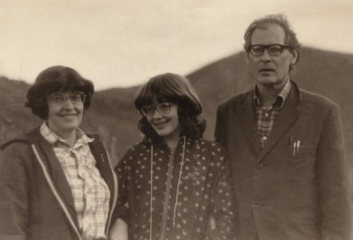 Siergiej Kowalow na zesłaniu z żoną i córką, Magadan, 1983 r. Fot. memo.ru