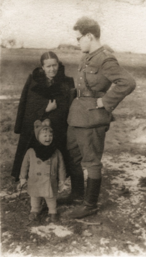 Ppor. Czesław Zajączkowski „Ragner” z żoną i córką. Fot. ze zbiorów Kazimierza Krajewskiego