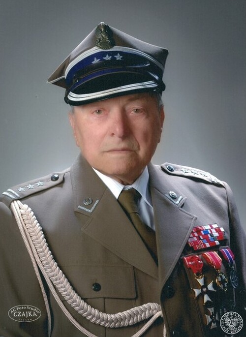 Płk Zdzisław Baszak w mundurze oficera Wojska Polskiego. Fot. z zasobu IPN (dar prywatny Zdzisława Baszaka)