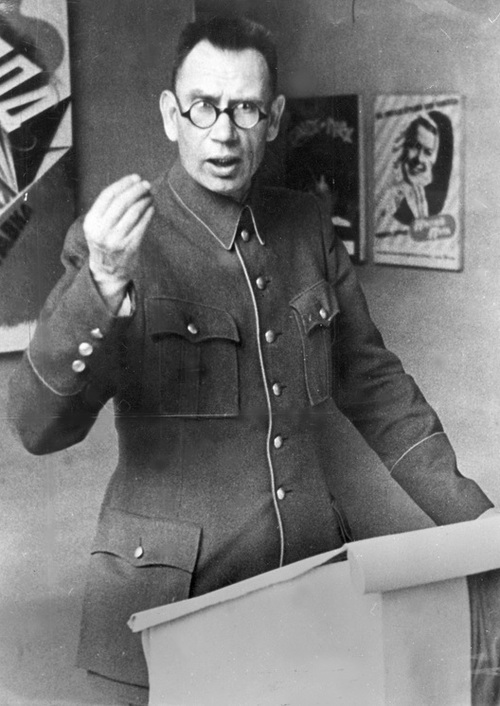 Andriej Własow podczas wygłaszani przemówienia na fotografii z okresu lat 1942-1945. Fot. NAC