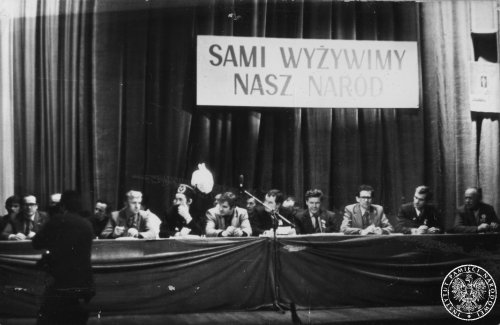 Ogólnopolski Zjazd Delegatów NSZZ Rolników Indywidualnych w Poznaniu w 1981 r. Fot. IPN (Albumu z kolekcji Jana Beszty-Borowskiego)
