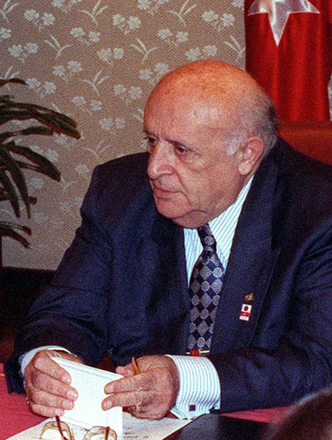 Süleyman Demirel na fotografii z 1998 r., premier Turcji obalony w wyniku puczu wojskowego w 1980 r., prezydent kraju w latach 1993-2000.