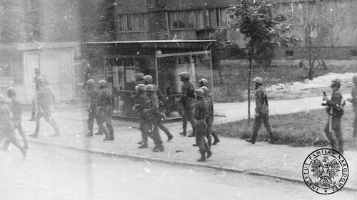 Starcie demonstrantów z siłami MO na ul. Legnickiej we Wrocławiu, 31 sierpnia 1982 r. Fot. IPN