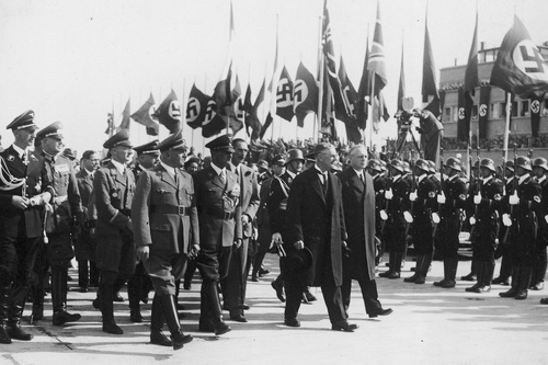 The arrival of the Prime Minister of Great Britain Neville Chamberlain to the four powers’ conference in Munich, September 29-30 1938 Photo: NAC
