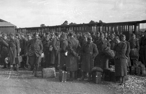 Przybycie transportu mężczyzn do Wojska Polskiego we Francji, 1939 - 1940. Fot. NAC