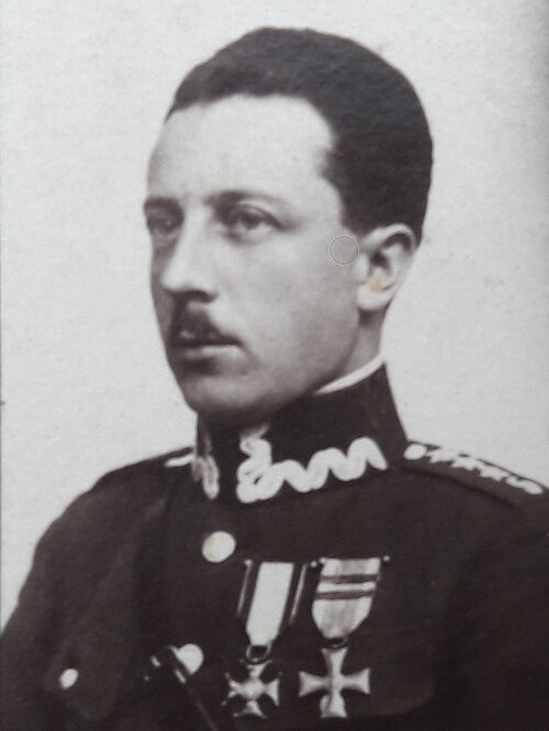 Feliks Henryk Machnowski (1896 - 1966), oficer 2. Korpusu Polskich Sił Zbrojnych na Zachodzie. Po wojnie osiadł w Argentynie. Fotografia z 1926 r. (domena publiczna)