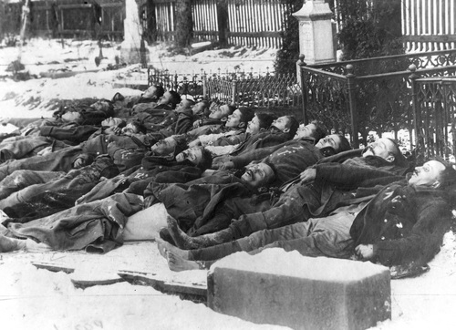 Zwłoki polskich żołnierzy poległych w bitwie pod Olbrachcicami podczas walk o Śląsk Cieszyński, styczeń 1919 r. Fot. NAC