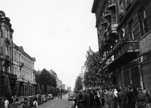 Ulica Sapieżyńska w Stanisławowie około 1941 r. Fot. NAC