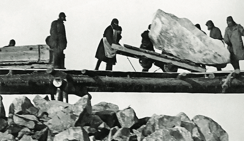 Łagiernicy przy budowie Kanału Białomorsko-Bałtyckiego, lata 1930–1933 (fot. domena publiczna)