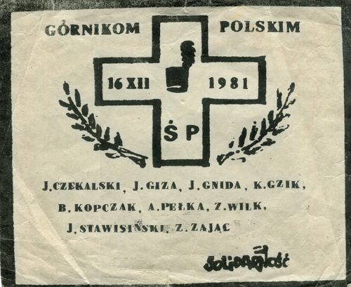Plakat Solidarności – nekrolog dziewięciu górników z kopalni „Wujek”. (fot. Archiwum Śląskiego Centrum Wolności i Solidarności)