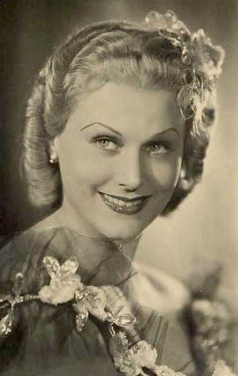 Marika Rökk, węgierska aktorka i tancerka, primadonna operetki. Pocztówka, około 1939. Fot. Wikimedia Commons/domena publiczna