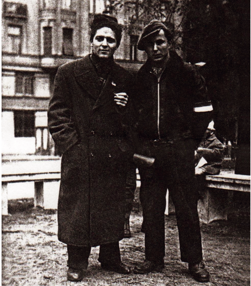 Zdzisław Dzitko (z prawej) jako członek Gwardii Narodowej na Węgrzech, listopad 1956 r. (fot. ze zbiorów Z. Dzitki)