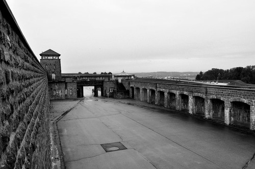 Były niemiecki obóz koncentracyjny Mauthausen. Widok na główną bramę (2019 rok). Fot. Tomasz Cieślak