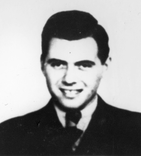 Josef Mengele na fotografii z albumu zdjęć zbrodniarzy z obozu koncentracyjnego Auschwitz (ze zb. AIPN)