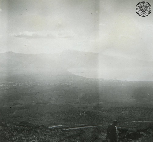 Widok na Wezuwiusz w 1944 r., fotografia z albumu zdjęć Zenona Angermana. Fot. ze zb. AIPN