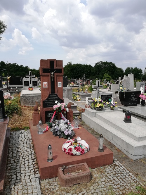 Grób bohaterskiej Rodziny Baranków. Cmentarz w Miechowie; stan obecny. Fot.: Jakub Ryba (IPN)