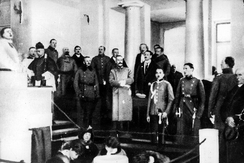 Otwarcie Sejmu Ustawodawczego w Warszawie. Widoczny m.in. naczelnik państwa Józef Piłsudski, 10 lutego 1919 r. Fot. NAC