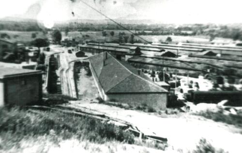 Widok na hale kamieniarskie i produkcyjne w KL Gusen. Zbiory Zenona Ulatowskiego