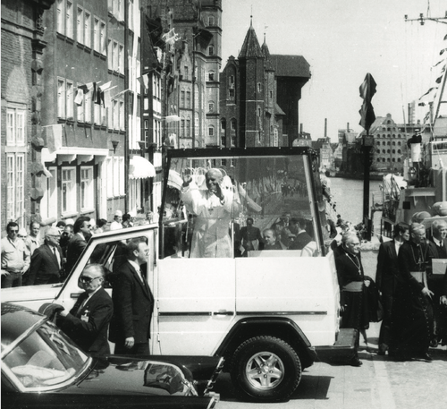Papież Jan Paweł II w Gdańsku podczas III pielgrzymki do ojczyzny, czerwiec 1987 r.