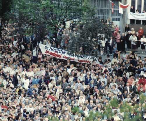 Wierni przy Skwerze Kościuszki, Gdynia, 11 czerwca 1987 r.