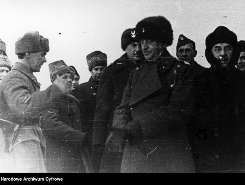 Naczelny Wódz gen. broni Władysław Sikorski podczas wizytacji Armii Polskiej w ZSRS w 1941 r., Źródło: NAC