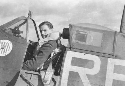 Witold Łokuciewski w kabinie Spitfire’a