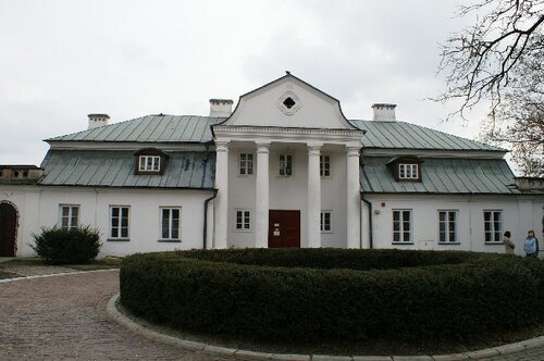 Dawna siedziba NKWD w Hrubieszowie przy ul. 3 maja 11 (tzw. dworek Du Chateau). Fot. ze zbiorów własnych IPN