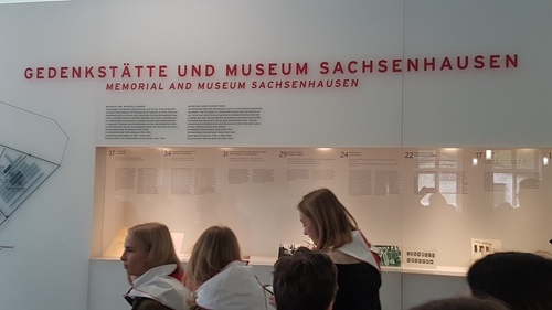 W miejscu Pamięci i Muzeum Sachsenhausen. Fot.: Marta Szczesiak-Ślusarek (IPN)