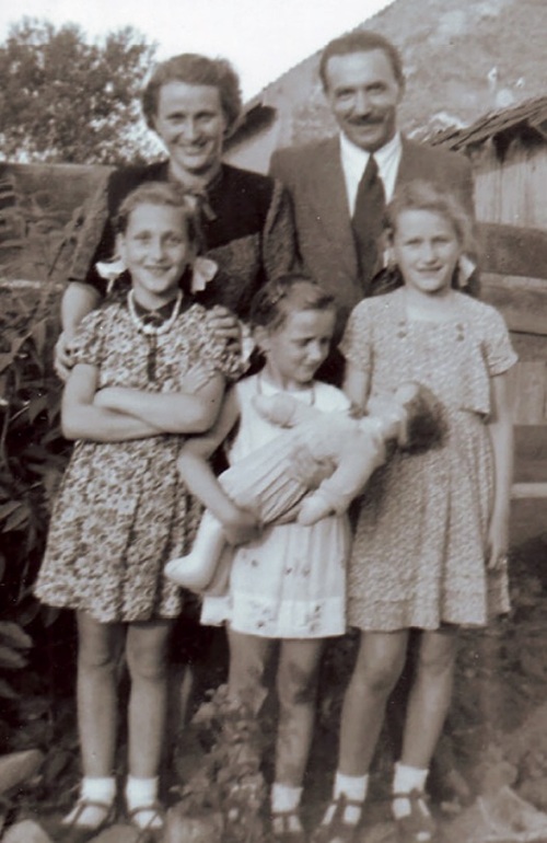 Lajos Gulyás z żoną i dziećmi, 1954 r.