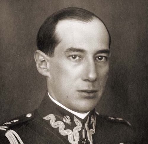 Zdjęcie portretowe mężczyzny w przedwojennym mundurze pułkownia Wojska Polskiego