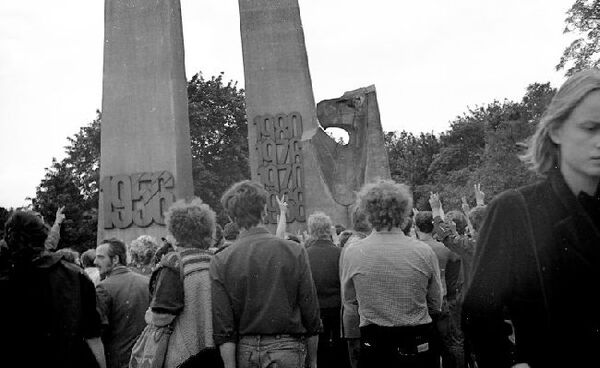 „Chcemy Polski wolnej i niepodległej…”. Symbolika niezależnych demonstracji w PRL