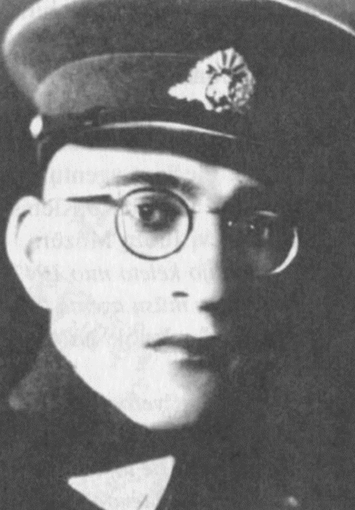 Zdjęcie portretowe mężczyzny Jurgisa Kriksciunasa (w mundurze)