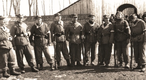 Drużyna Józefa Bandzo „Jastrzębia”, 3. Wileńska Brygada AK w Taboryszkach, zima 1944 r. Fot. AIPN