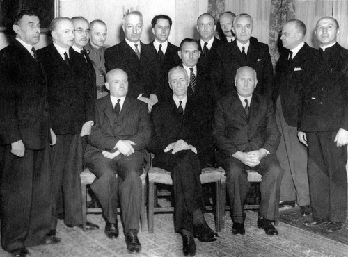Prezydent RP Władysław Raczkiewicz i członkowie rządu premiera Stanisław Mikołajczyka - Londyn, 1943 r. Fot. NAC