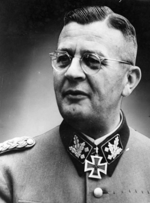 Zdjęcie portretowe mężczyzny w mundurze niemieckiego generała