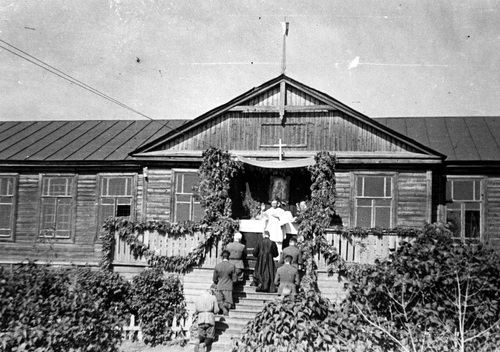 Msza święta przed kaplicą obozową w Tockoje, 1941-1942 r. Fot. z zasobu NAC