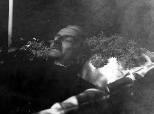 Andrzej Strug na łożu śmierci, 1937 r. Fot. z zasobu NAC
