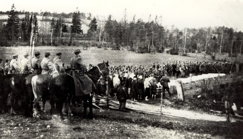 Pogrzeb poległych w bitwie o Murowaną Oszmiankę partyzantów 3. Brygady