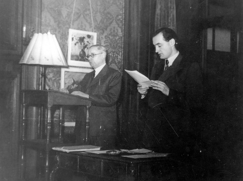 Zygmunt Nowakowski i Bolesław Wierzbiański podczas Zjazdu dziennikarzy polskich w Londynie, grudzień 1944 r. Fot. ze zbiorów NAC