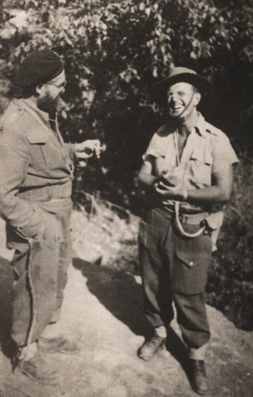 Jerzy Waletko z tłumaczem Herbertem  Schoenem, Grecja, lato 1944 r.  Fot. ze zbiorów Andrzeja Waletki