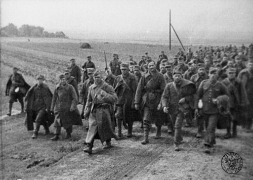 Poland, Eastern Borderlands, after September 17, 1939. The front of the column of Polish POWs is escorted by Soviet soldiers. The Soviet soldier in the front has a rifle with a bayonet on his arm. How many of these Polish soldiers will be murdered later during one of the countless Russian war crimes? Photo from the archives of the Institute of National Remembrance