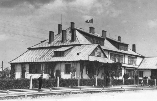 Budynek zajmowany w czasie okupacji przez niemiecką administrację Kreishauptmannschaft Bilgoraj. Fot. ze zbiorów NAC