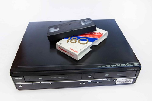 4b Magnetowid VHS-DVD Funai WD6D-D4413DB z kasetą VHS