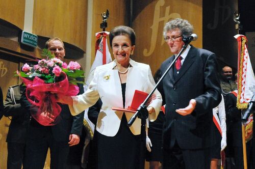 Wręczenie nagrody „Świadek Historii” wdowie po śp. prezydencie Ryszardzie Kaczorowskim – Białystok, 14 listopada 2011 r.