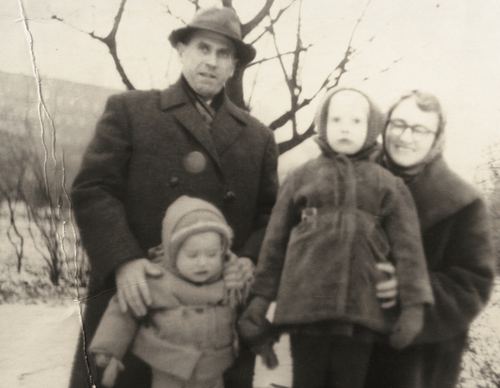 Janina Dobrzecka z mężem Romualdem i dziećmi