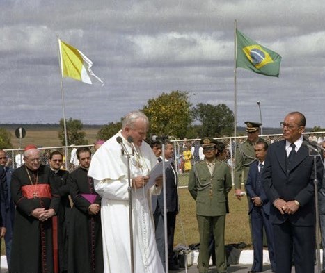 „Papież jest Polakiem, ale Bóg jest Brazylijczykiem” – pierwsza pielgrzymka Jana Pawła II do Brazylii